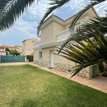 Gaudi Nova Villa Oliva